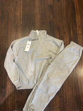 Alo Yoga Gray Quarter-Zip Set Size Medium (Top + Joggers) – New with Tags